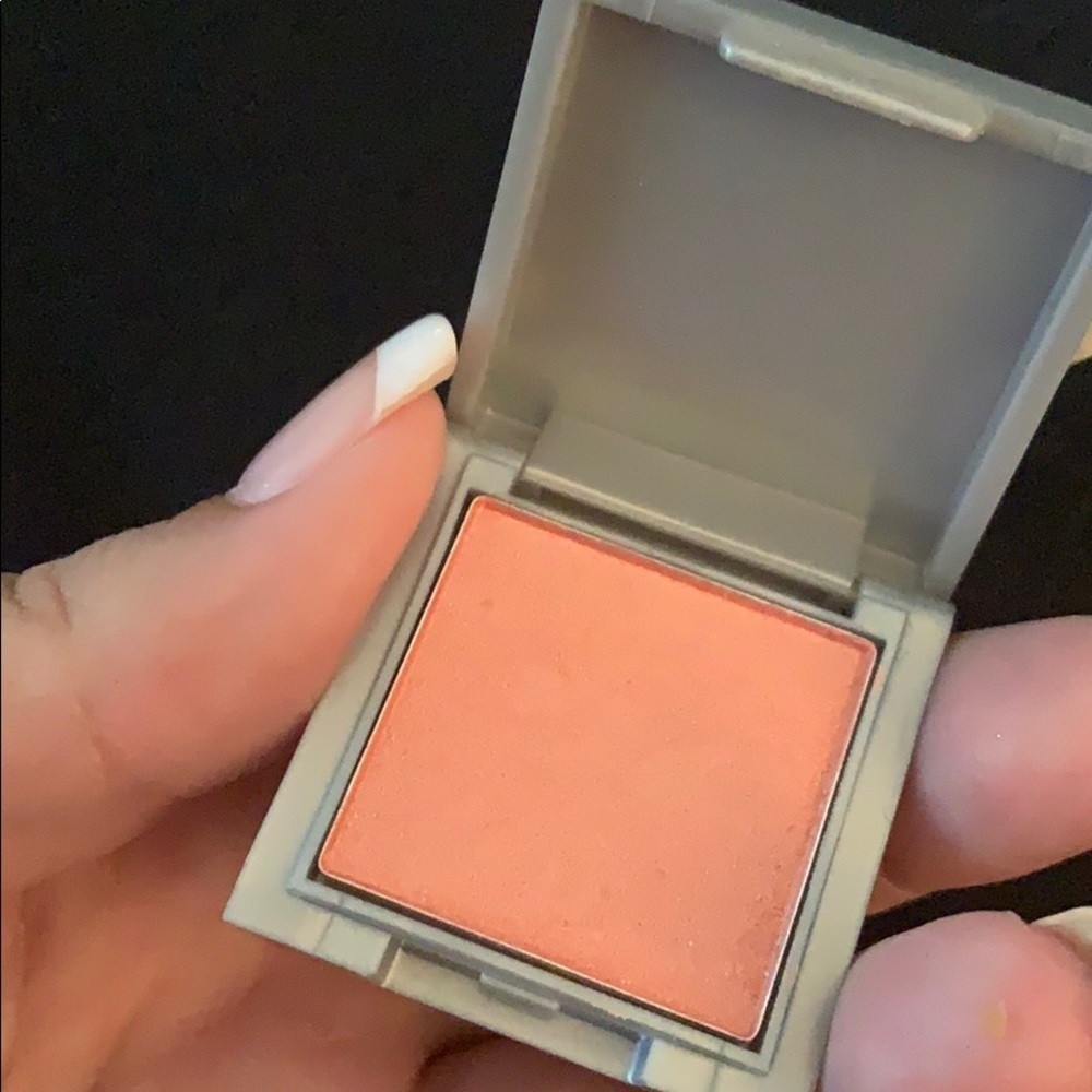 2 BRAND NEW SINGLE EYESHADOWS - Picture 2 of 5